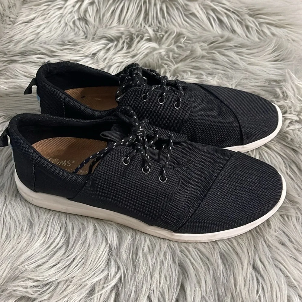 Toms Men's Black and White Sneakers